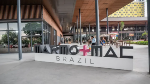 Entrada da feira Marmomac Brazil em São Paulo, evento do setor de rochas naturais.