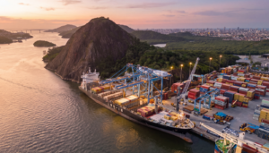 Terminal Portuário de Vila Velha com investimentos em expansão operacional e modernização logística no Espírito Santo.