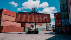 Armazenagem de contêineres em Manaus no Terminal Retroportuário da Log-In Logística.